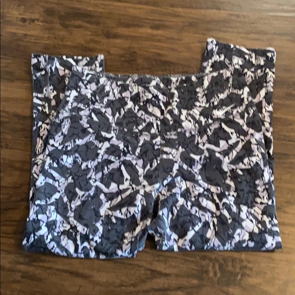 Nike Dri-Fit Cropped Shatter Leggings - Picture 4 of 4